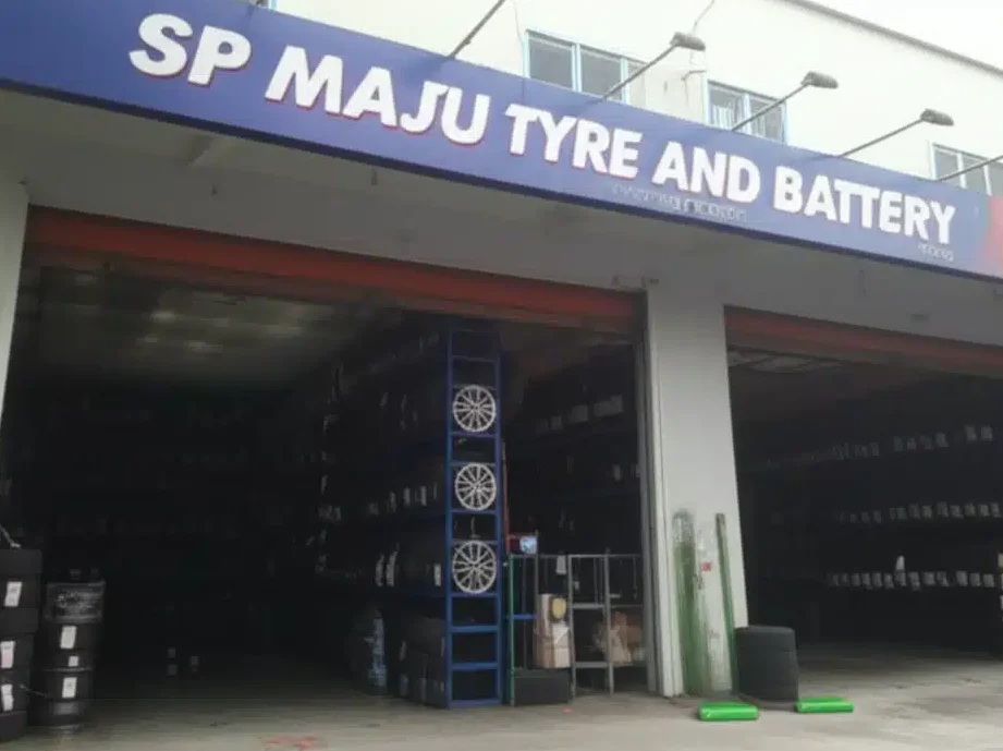 pusat servis bateri dan tayar maju